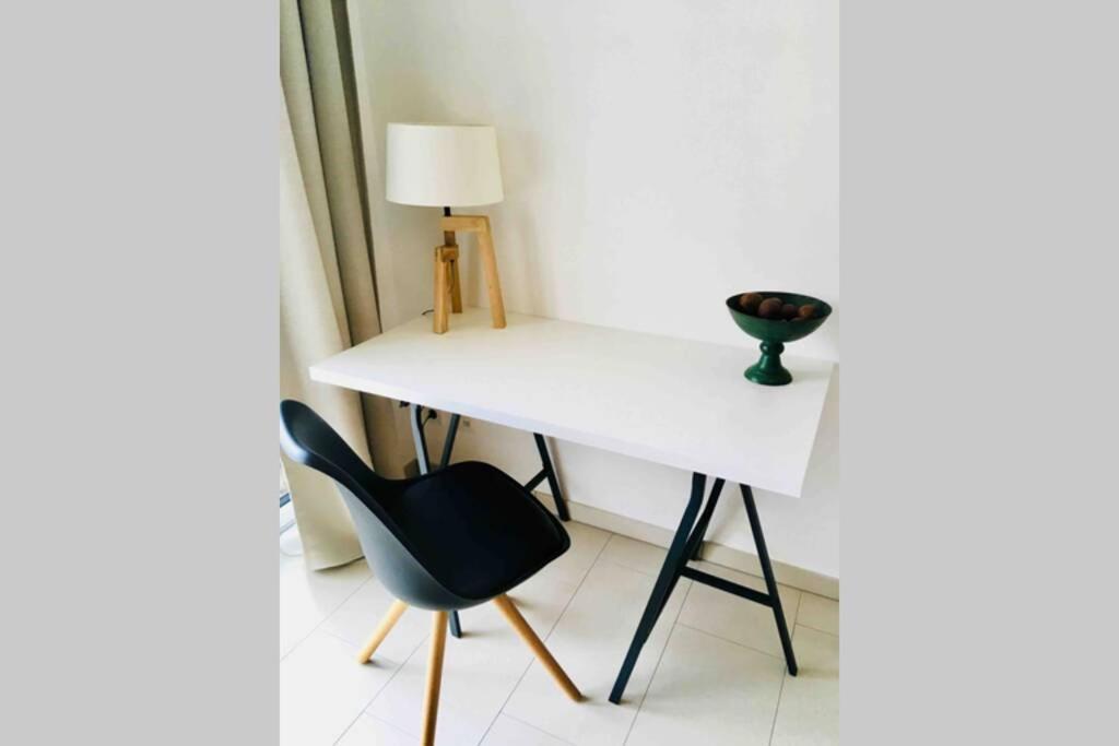 Large Family Retro Flat In City Center- Large Terrace & Garden View, Free Parking Luxemburgo Exterior foto