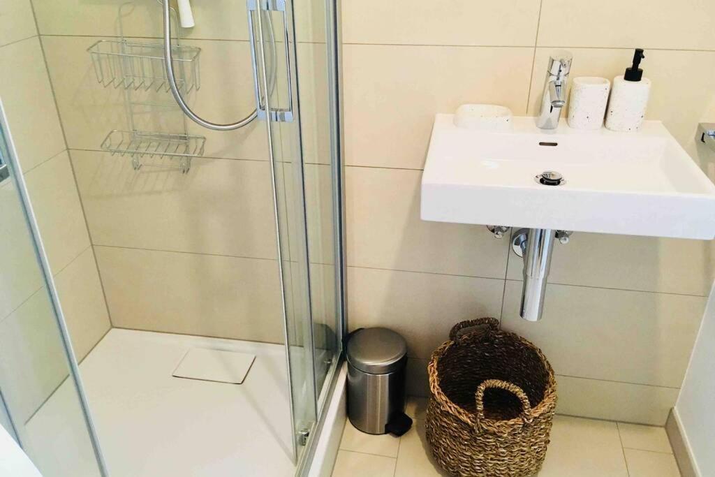 Large Family Retro Flat In City Center- Large Terrace & Garden View, Free Parking Luxemburgo Exterior foto